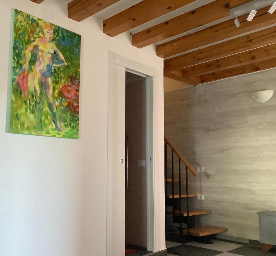Night Galleria Holiday Home - Bed & Art In Burano - The Pink House Bagian luar foto