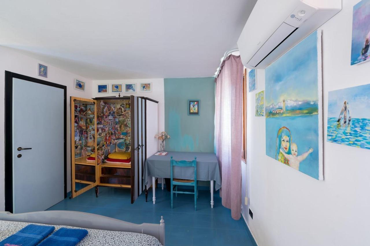 Night Galleria Holiday Home - Bed & Art In Burano - The Pink House Bagian luar foto