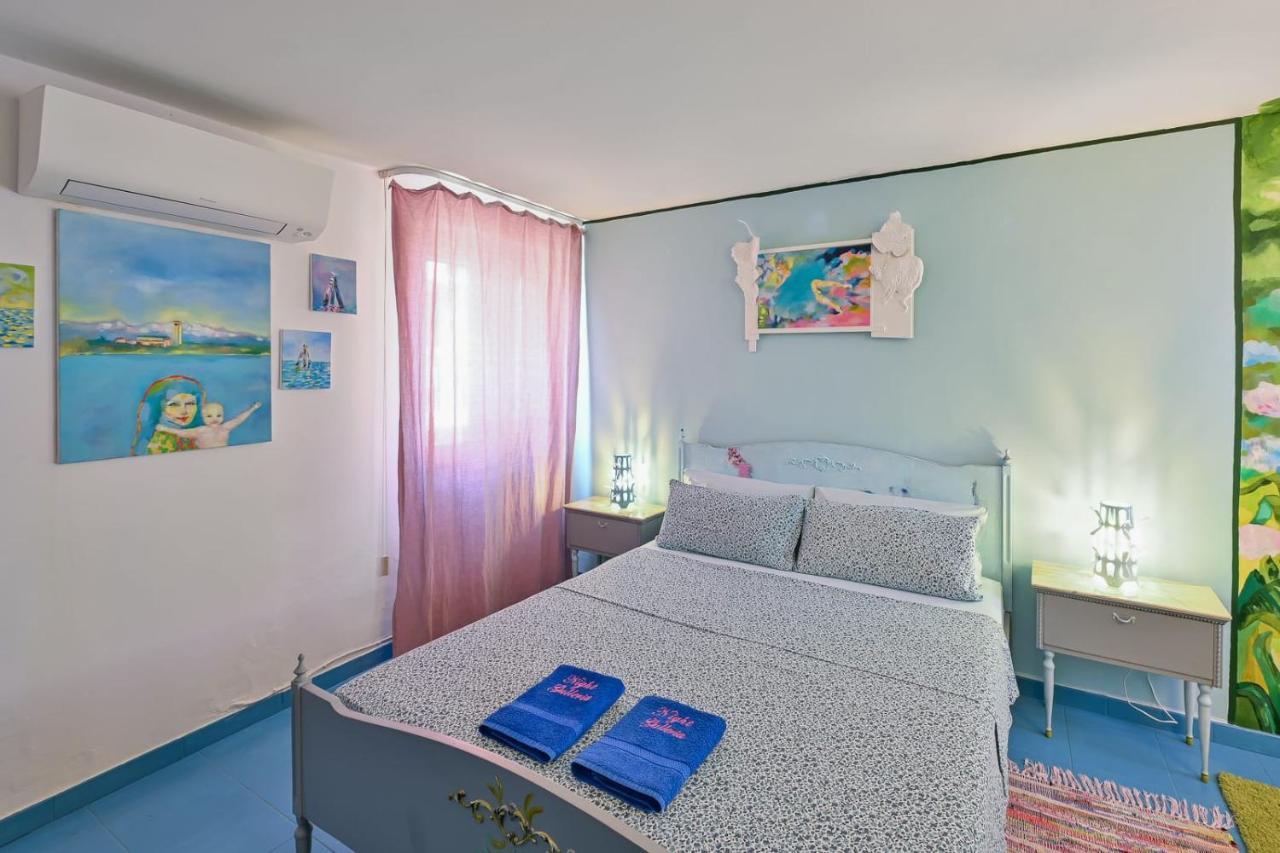 Night Galleria Holiday Home - Bed & Art In Burano - The Pink House Bagian luar foto