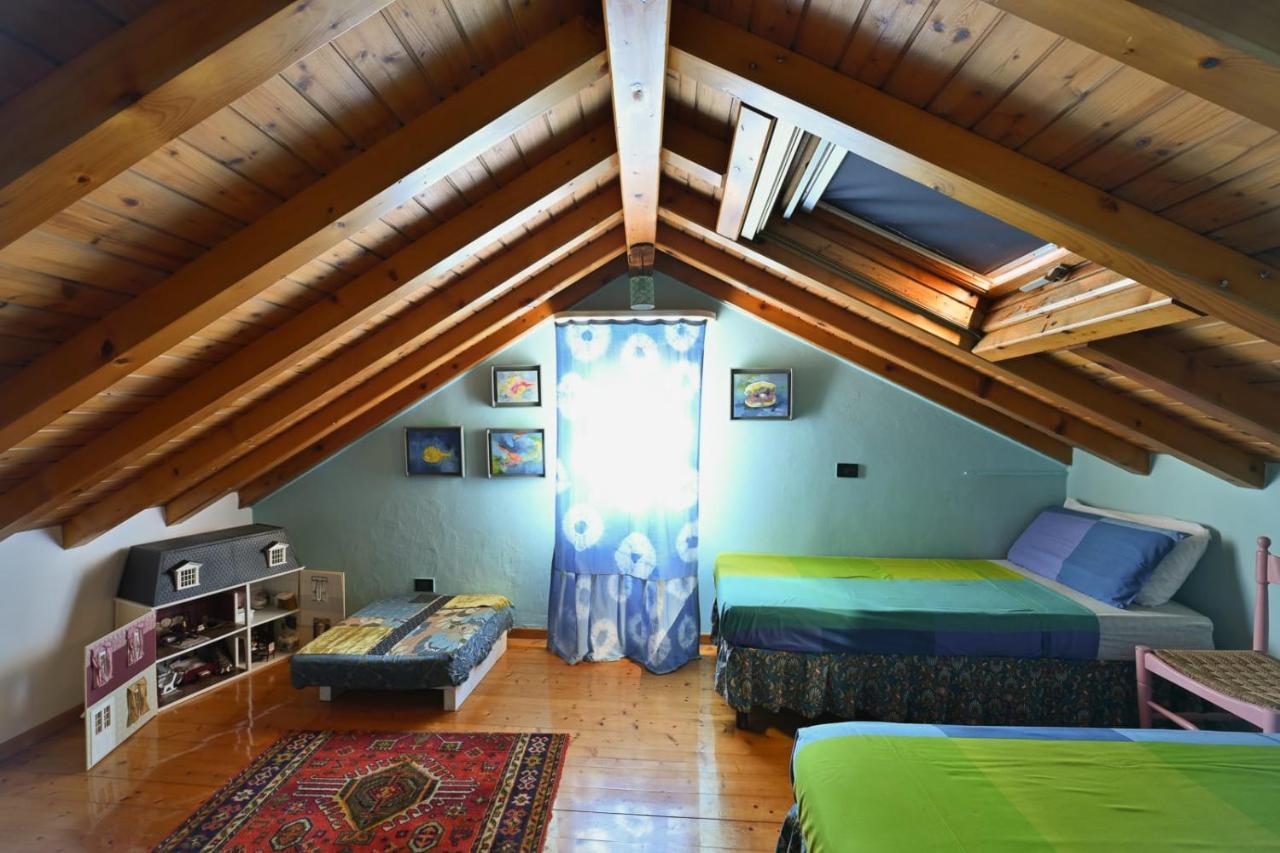 Night Galleria Holiday Home - Bed & Art In Burano - The Pink House Bagian luar foto