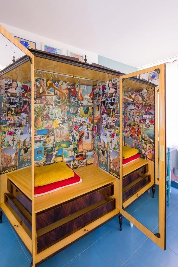 Night Galleria Holiday Home - Bed & Art In Burano - The Pink House Bagian luar foto