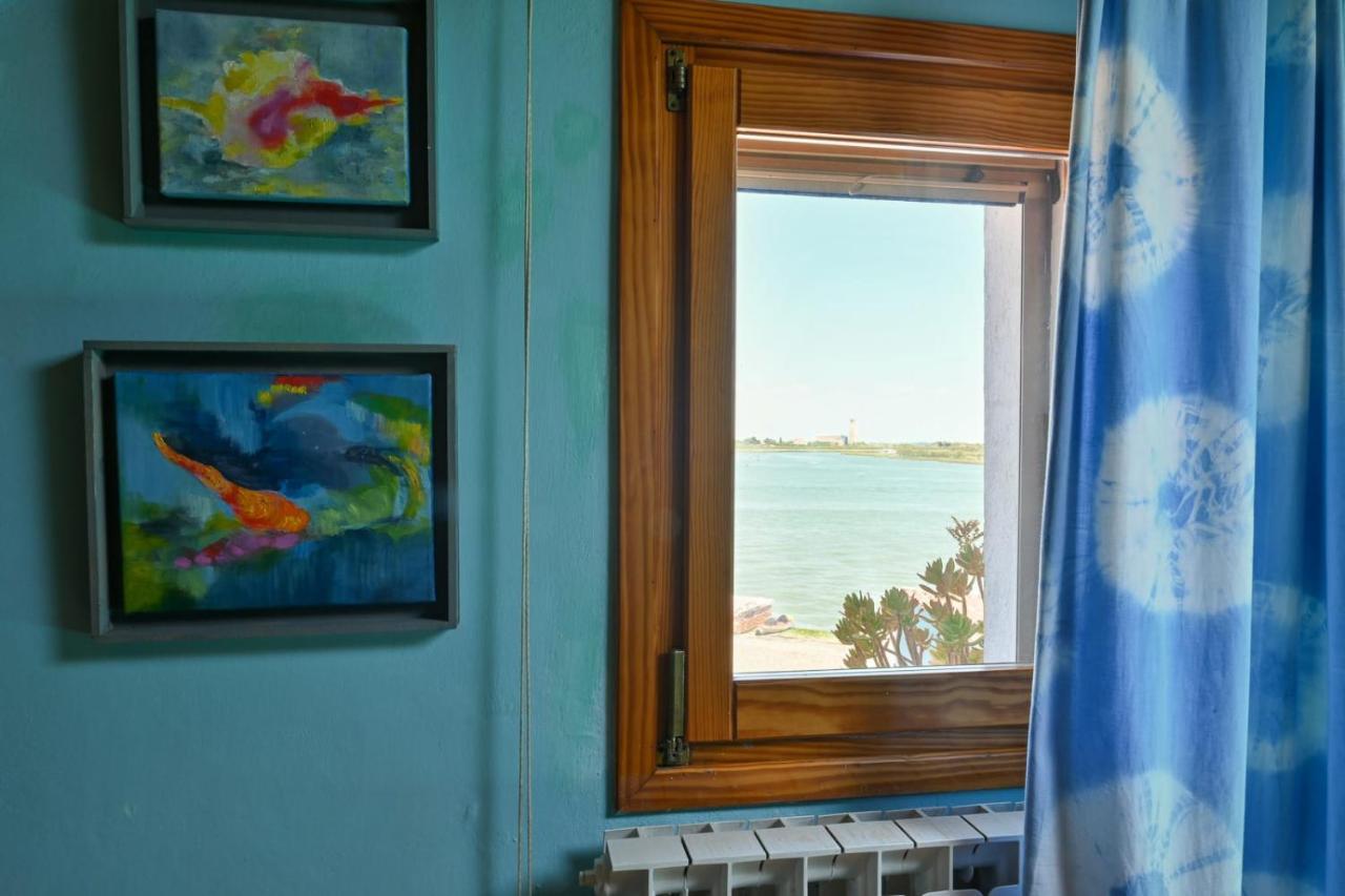 Night Galleria Holiday Home - Bed & Art In Burano - The Pink House Bagian luar foto