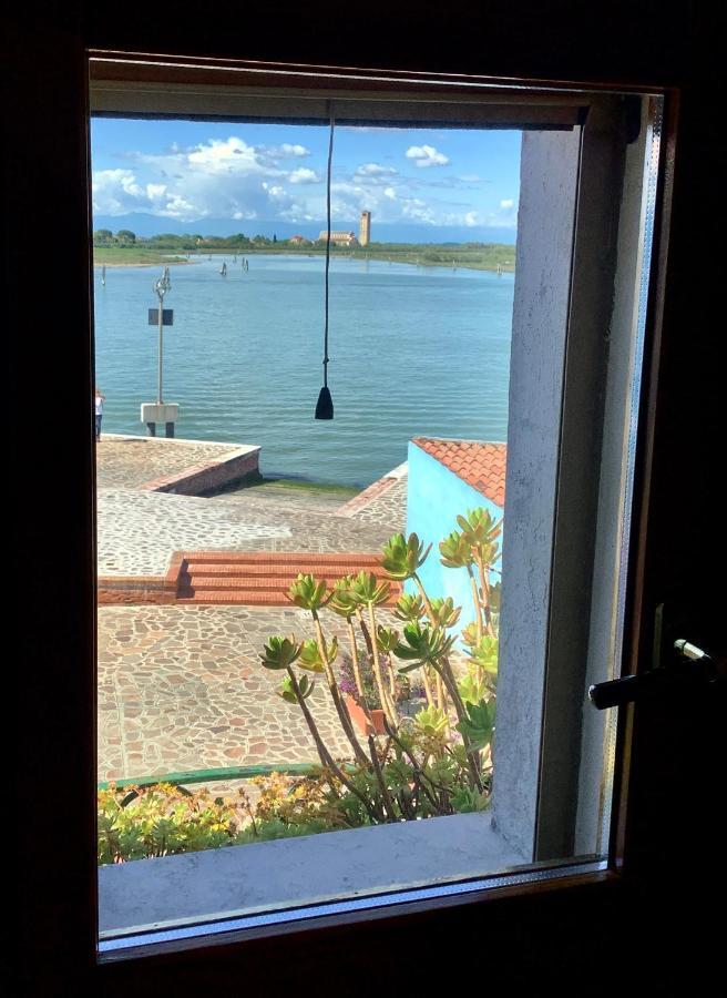 Night Galleria Holiday Home - Bed & Art In Burano - The Pink House Bagian luar foto