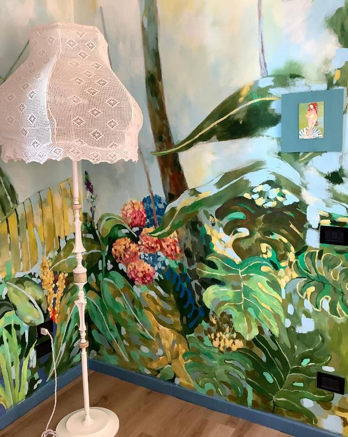Night Galleria Holiday Home - Bed & Art In Burano - The Pink House Bagian luar foto