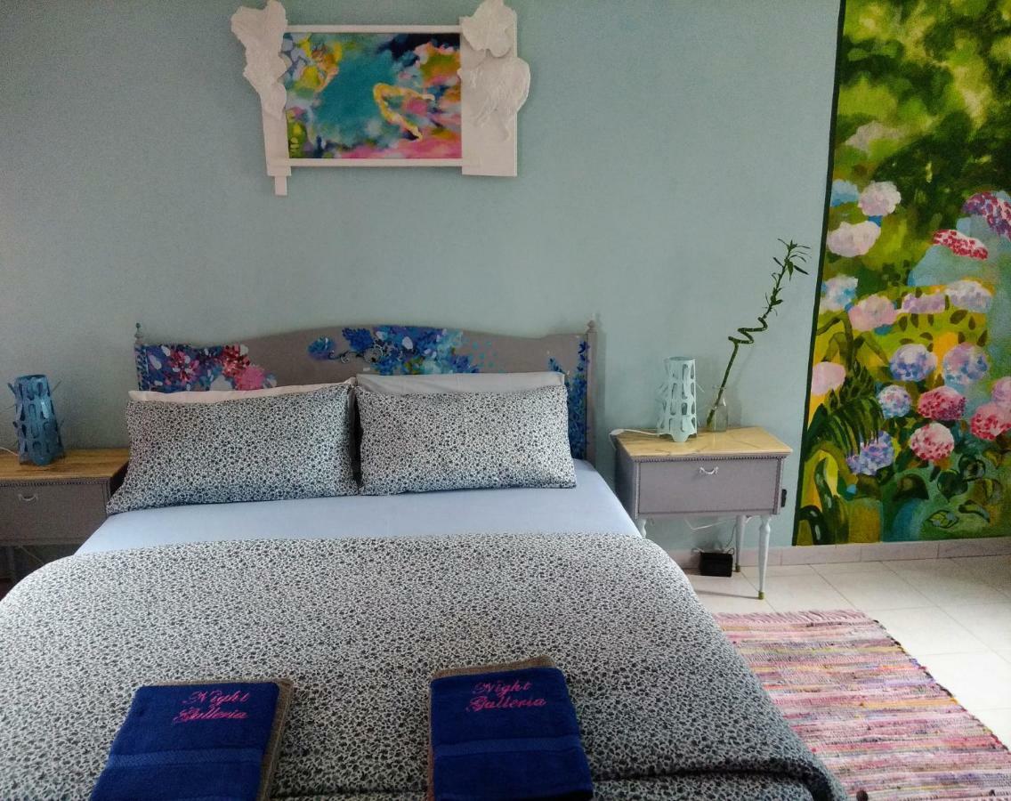 Night Galleria Holiday Home - Bed & Art In Burano - The Pink House Bagian luar foto